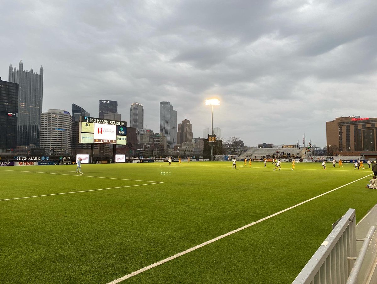 Thiel_MSOC's tweet photo. Happy to support the @RiverhoundsSC, even in the rain! #TCMS #COYT https://t.co/nytFp2cgaq