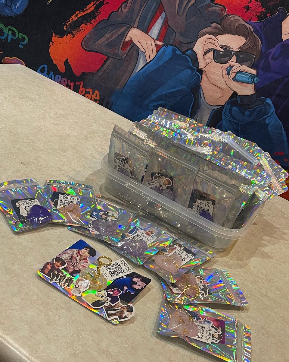 mochimchimm_'s tweet photo. Freebies for Vegas 💜💜 I’ll be there on Day 2 ☺️ #PTD_ON_STAGE_LV #PTD_ON_STAGE_LasVegas #BTS https://t.co/jVnhemNeKs