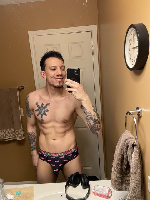 3 pic. Jock or briefs? ? #LGBTQIA #gay #bi #nsfwtwt #horny #dm https://t.co/GpsstB1f49