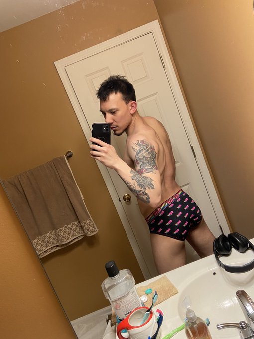 4 pic. Jock or briefs? ? #LGBTQIA #gay #bi #nsfwtwt #horny #dm https://t.co/GpsstB1f49