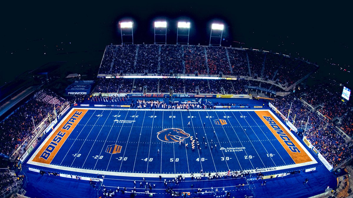CJJacobsen1's tweet photo. After a great visit and conversation with @AABroncoHC I’m blessed to announce I’ve earned an offer to Boise State University! #GoBroncos @CoachPotter73 @VintagePlough @2mattmiller @KiyoshiHarris @JasonCvercko @D_Co0p @BroncoSportsFB @BrandonHuffman @adamgorney @gorockyfootball https://t.co/We7K1JTkJO