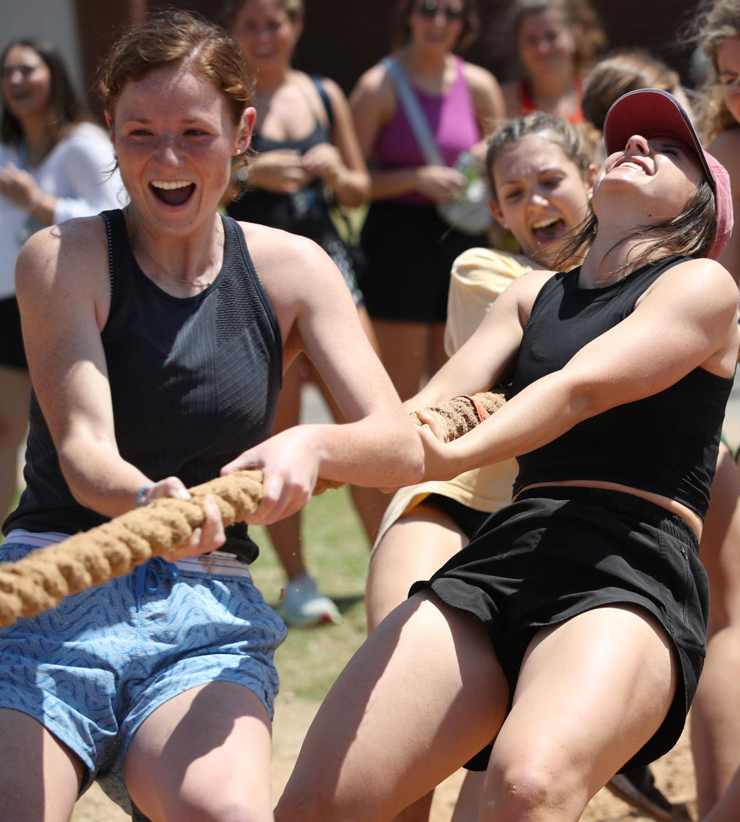 Since the very beginning -- 90 years ago this spring -- tug of war has been part of #BaylorDia. 🐻🪢🐻