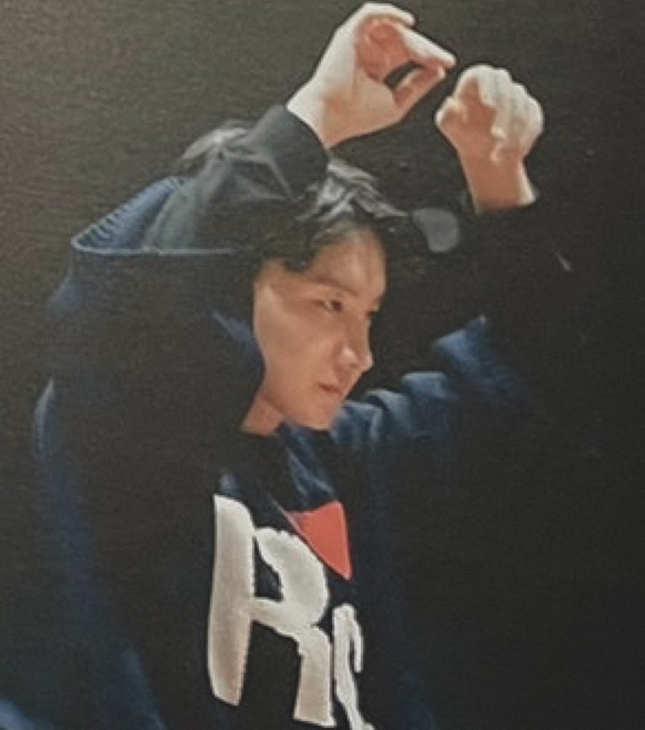 jhopesarchive's tweet photo. jung hoseok is so breathtaking https://t.co/VDpJZyplFo