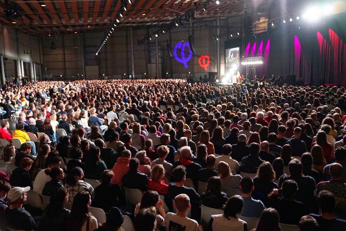 abomangoli's tweet photo. Un grand merci à toutes celles et ceux qui en coulisses rendent cette campagne époustouflante. Ils ne passent pas la télé, ne signent pas de tribunes, manquent à leurs proches, et nous rendent fier•es. Merci et bravo! #MelenchonHologramme #MelenchonSecondTour https://t.co/VwDI4ESDj2