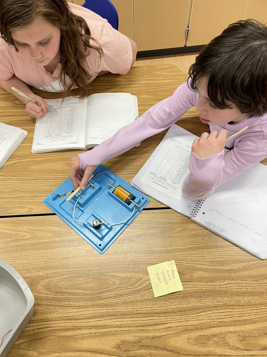 SFAS3_4Grade's tweet photo. Today we investigated which types of materials transfer energy. Tomorrow we’ll look at the results and learn about conductors and insulators. #sfas @IISSFAS https://t.co/bKbBIxFvAS