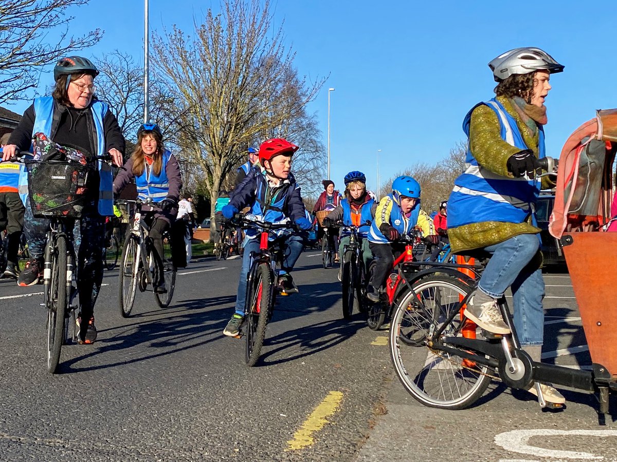 D12BikeBus's tweet photo. It’s a 5k cycle to school. @D12BikeBus says Thank You!
@Gardainfo for junction and follow up safety support
@DublinCycling Campaign + IBD for volunteers and support
Ambassador @AdriaanPalm and Mayor @TheKavOfficial for showing how easy it could be.
#BikeBusIsProtest https://t.co/tMwr4tPp85