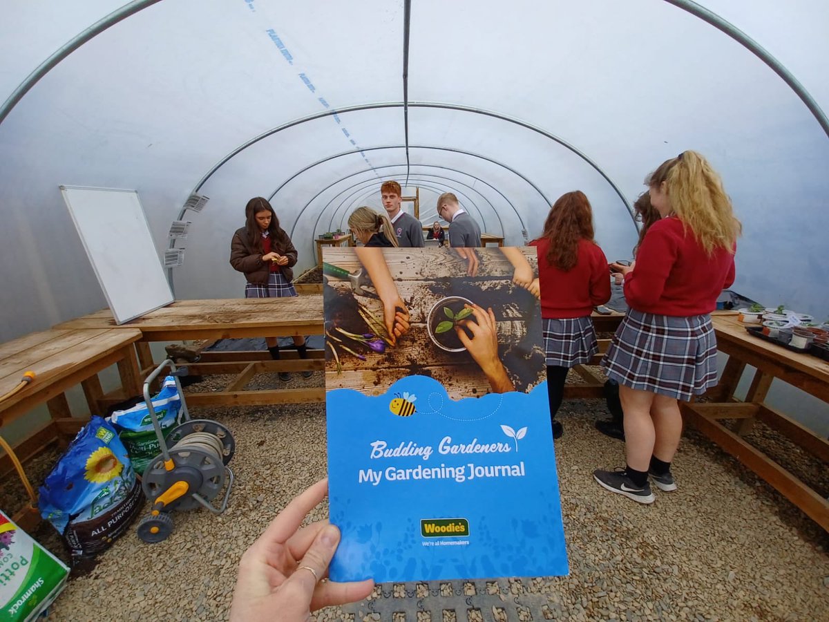 ClaregalwayColl's tweet photo. TY Science are super excited to collaborate with TY Gardening by taking part in the @WoodiesIreland #buddinggardeners challenge.
Can't wait to watch our seeds grow 🥀🥬🌷
#CBCScience https://t.co/eR3HMAl5Z1