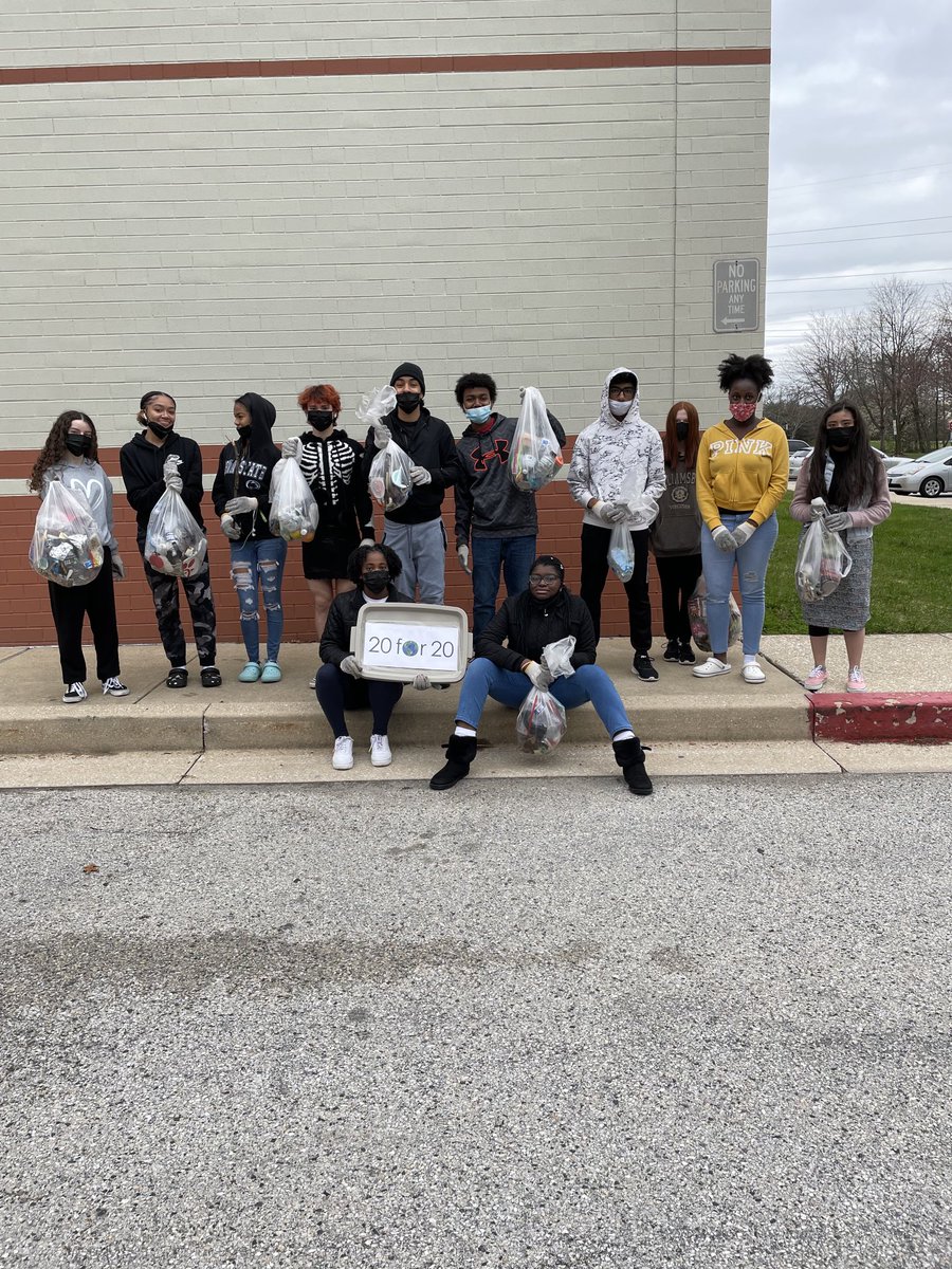 Duff_SciLRHS's tweet photo. 20 minutes of clean-up seems like such a small amount of time but it is making a BIG impact thanks to these Biology students!!Pics from clean-up numbers 2, 3 and 4!!  ⁦@hcpss_lrhs⁩ ⁦@HCConservancy⁩ https://t.co/w3yIEIkdOV