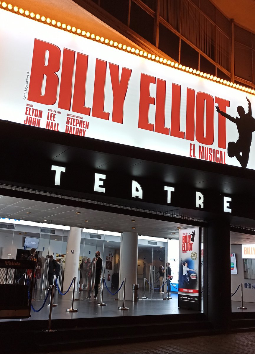 El mundo es muy triste... Si lo ves gris, canta, baila, ríe y sé feliz. 🎵

Lo de <a href="/BillyElliot_es/">BILLY ELLIOT El Musical</a> en el <a href="/teatrevictoria/">Teatre Victòria</a> es una inyección, es pasar por el corazón, es LUZ y libertad. Es una puñetera pasada de montaje. Qué talentazo.