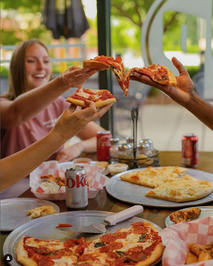 JohnnysPizzaNC's tweet photo. Need a pizza party? Who doesnโt?! Weโve got you covered at Johnnyโs Pizza!
#Johnnyspizzanc #johnnyspizza #pizza #hungry #pizzatime #local #onthetable #raleigheats #caryeats #eatingforinsta #dailypizza #pizzalover #pizzaisbae #pizzagram #pizzaria https://t.co/AbvQvjZW41