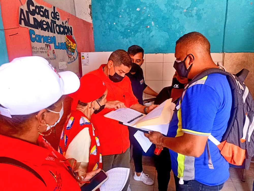 LealTelleria's tweet photo. Hoy iniciamos en todo el territorio nacional el Despliegue de Amor en las Casas de Alimentación. Junto toda la gran familia de la Misión Alimentación, los Estados Mayores de Alimentación regionales y el poder popular,  fortalecemos la atención del pueblo ante la guerra económica. https://t.co/fAHJFzcuIc