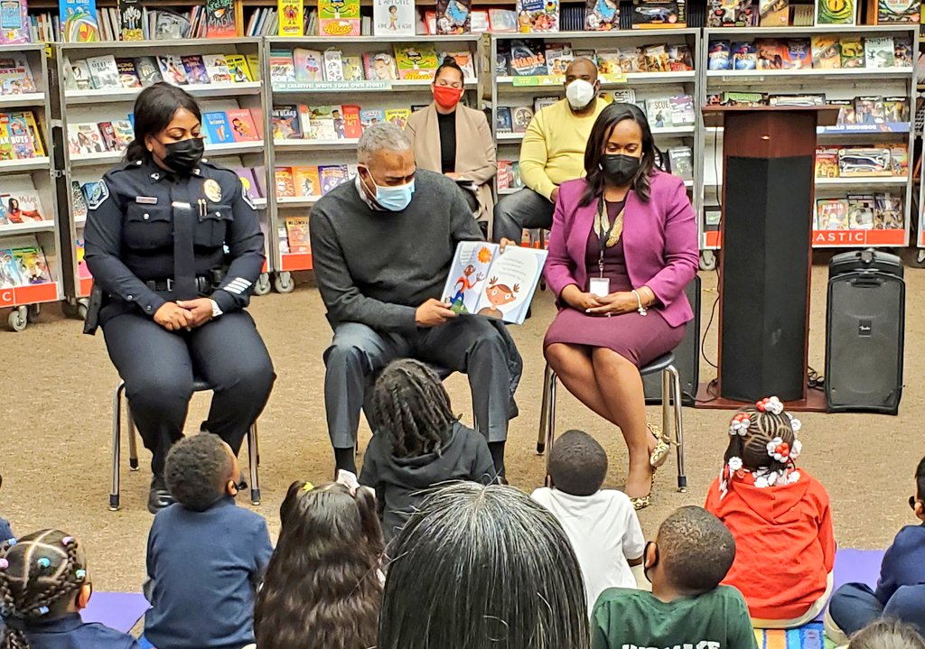 CityofCamdenGov's tweet photo. Mayor Carstarphen joins with County Commissioner Dyer, CCPD, Superintendent McCombs, &amp; Advisory Board Members for the Bookmates kick-off at Forest Hill Elementary. The program aims to build strong bonds between officers &amp; youth while promoting literacy &amp; reading comprehension. https://t.co/zzGO6rgy78