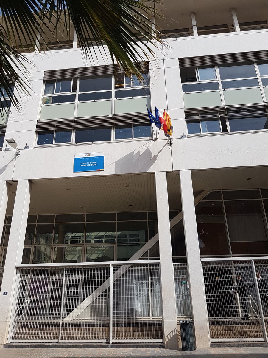 romabegar's tweet photo. Disfrutando de una estancia profesional convocada por  @educaciongob en @LyceeAsPIC en Tolón.  Una experiencia muy recomendable👌 https://t.co/QDCgViyXW3