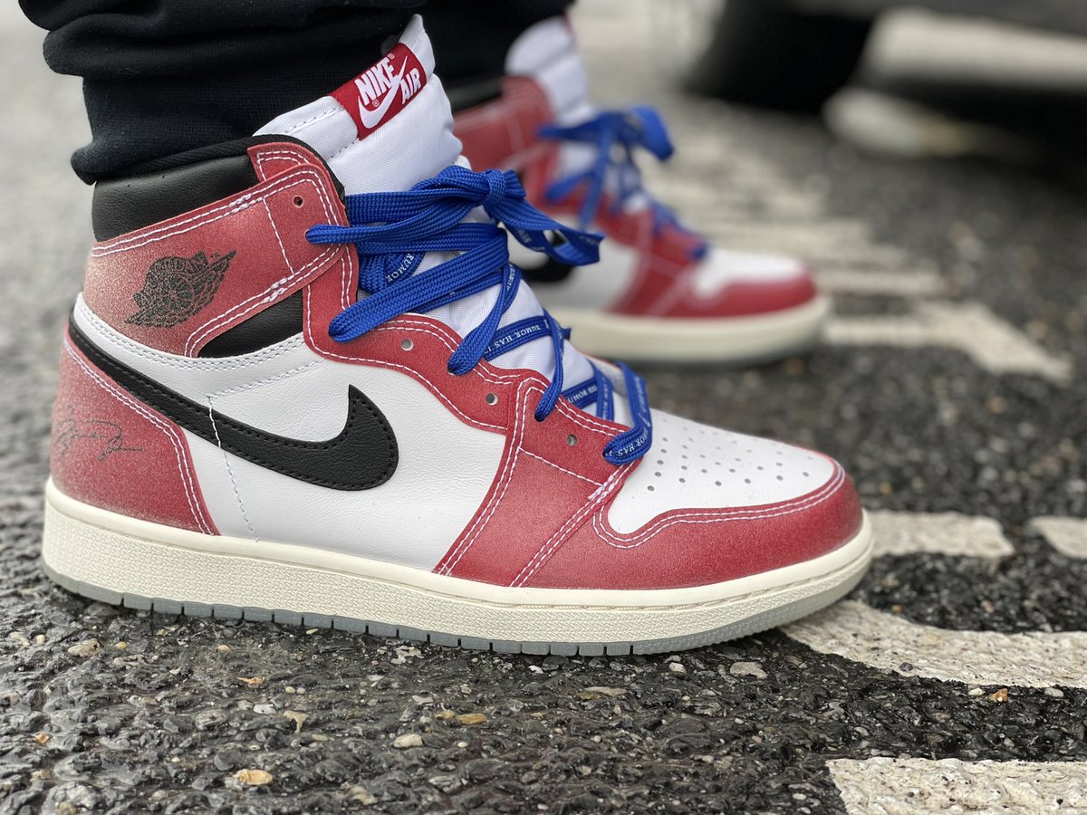 eaglesandheat's tweet photo. Jordan 1 High x @TrophyRoomStore “ Freeze Out” &amp; Gucci ballerina flats (Daughter &amp; I)
Day 70 of 100
#100daysOfAJ1s  #snkrsliveheatingup #atmoscollectorsclub   @nikestore https://t.co/fUGC1ANX3n