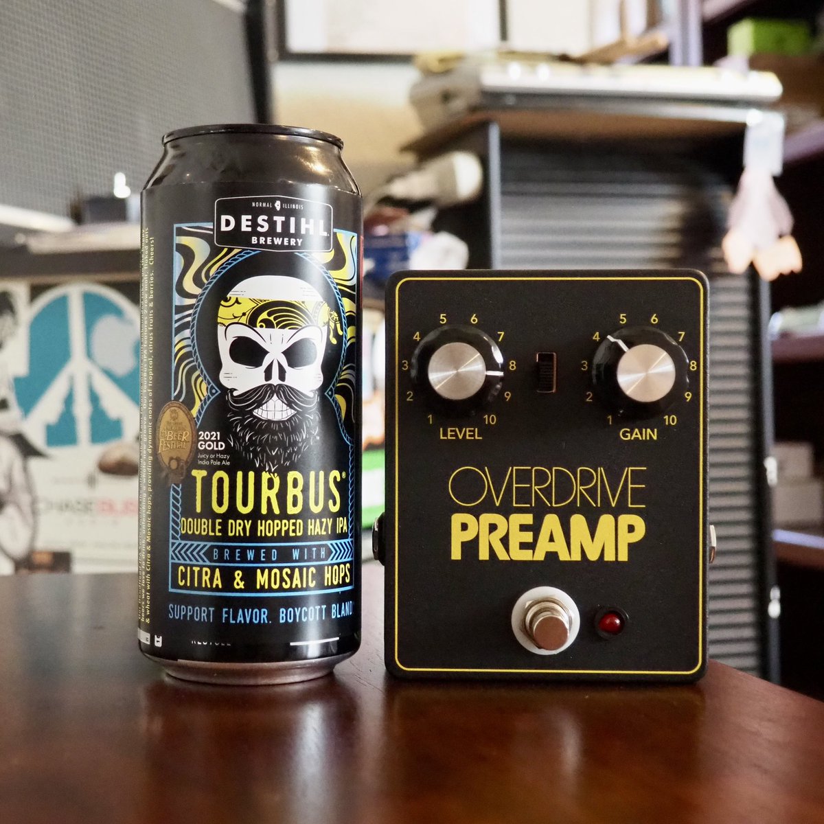 beerandpedals's tweet photo. A #DesthilBrewery TourBus Double Dry-Hopped Hazy IPA paired with the Overdrive Preamp from @jhspedals🍺🎛
.
#beer #pedals #beerlover #pedalsandeffects #pedaloftheday #desthilbrewery #tourbus #hazyipa #jhs #jhspedals #overdrive #preamp #dod250 https://t.co/8v2LNu9hL1