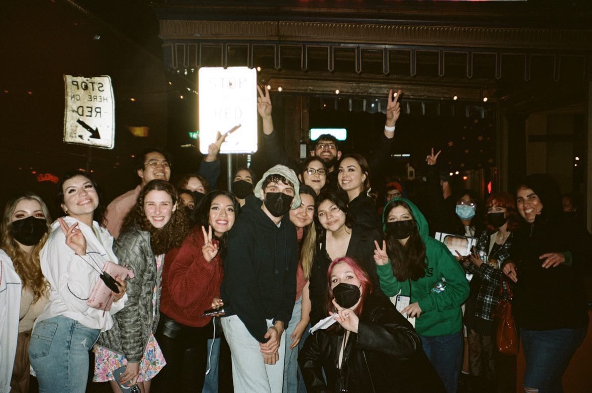 imgrowingold's tweet photo. Hey besties here’s the group film photo from last night in #TMTIOPortland, please credit @/paigefulkerson or @/paigesfilm on Instagram!! 

https://t.co/uV2qh5T38P https://t.co/YSNUH9ZQKv