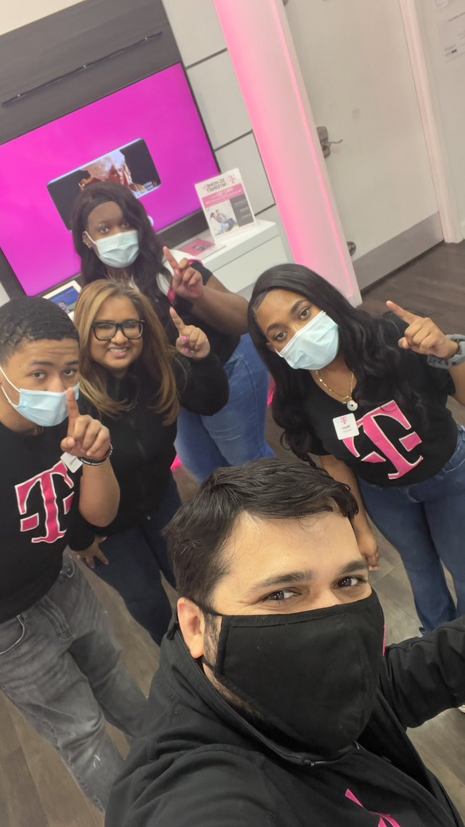 Rebecca Debideen - Bridglall (@bridglallrebeca) on Twitter photo Great visit at our Springfield location- the team is 🔥up for the month of April. Great leadership by RSM <a href="/FarooqNouman/">Nouman Farooq</a> #leadership #TeamMagenta <a href="/CalebHaley07/">Caleb Haley</a> <a href="/joshua_gratz/">Joshua Gratz</a> <a href="/myamtel/">Amtel</a> <a href="/CaseJason/">Jason Case</a> @heyitshec Great visit at our Springfield location- the team is 🔥up for the month of April. Great leadership by RSM <a href="/FarooqNouman/">Nouman Farooq</a> #leadership #TeamMagenta <a href="/CalebHaley07/">Caleb Haley</a> <a href="/joshua_gratz/">Joshua Gratz</a> <a href="/myamtel/">Amtel</a> <a href="/CaseJason/">Jason Case</a> @heyitshec