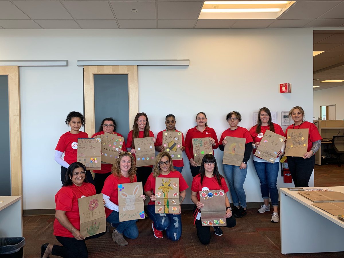 CCAUncommonCare's tweet photo. Thank you to our CCA Day of Service volunteers who were out in the community preparing garden beds, sorting food, decorating grocery bags, and building homes and playhouses today. And thank you to @GSHFH, @habitatmwgw, and @FoodBankWMA for inviting us to volunteer!
#CCACommunity https://t.co/qxa0bWy72h