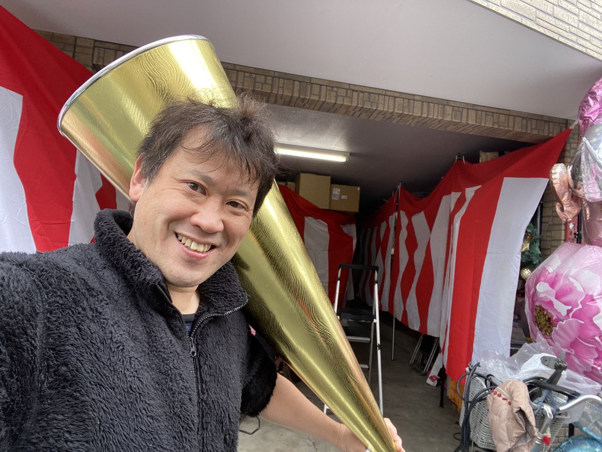 Happy_watanabe5's tweet photo. 今日はひまりちゃんの入学式！
ジャンボクラッカーで
盛り上げるぞ🎉

#娘の入学式
#ジャンボクラッカー
#ピカピカの一年生 https://t.co/yENm2deHG1