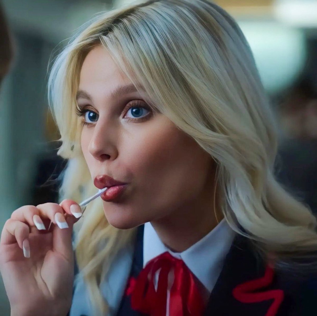 hey! i’m loann, i’m 21 and come from france 🇫🇷, i stan valentina for 6 years now 🥲 i can’t wait to see her in elite! don’t hesitate to talk and join us if you want because valentina’s twitter stan is really fulfilled of kind people 🤍 #IntegraciónZenerita