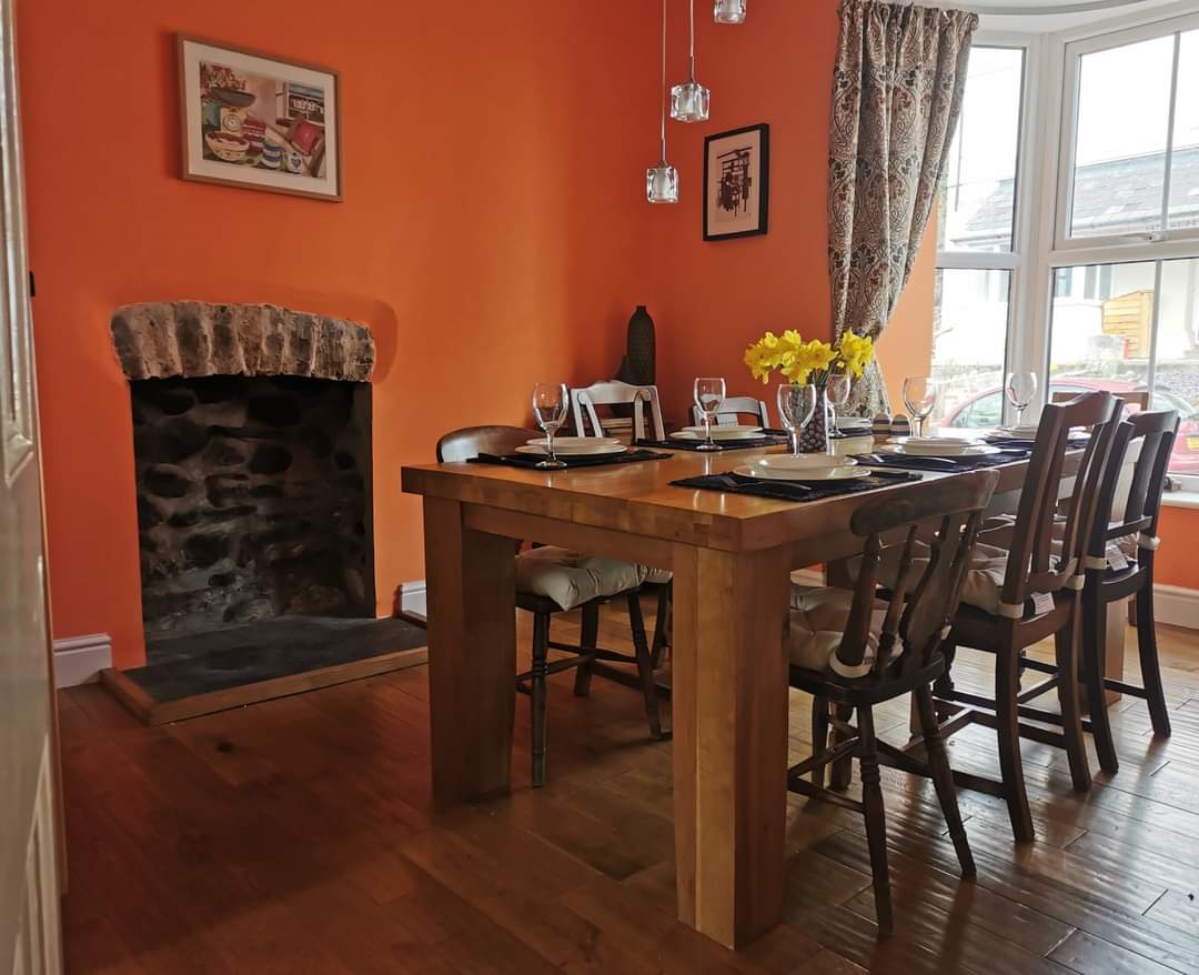 📢 Introducing Rock House Holiday Let, Llanwrtyd Wells 📢

Rock House is located in the heart of Llanwrtyd &amp; close to all local amenities 👌

With ample room for up to 6 people, this lovely home is great for gatherings &amp; boasts stunning river views 👌

Reasonable rates 👌