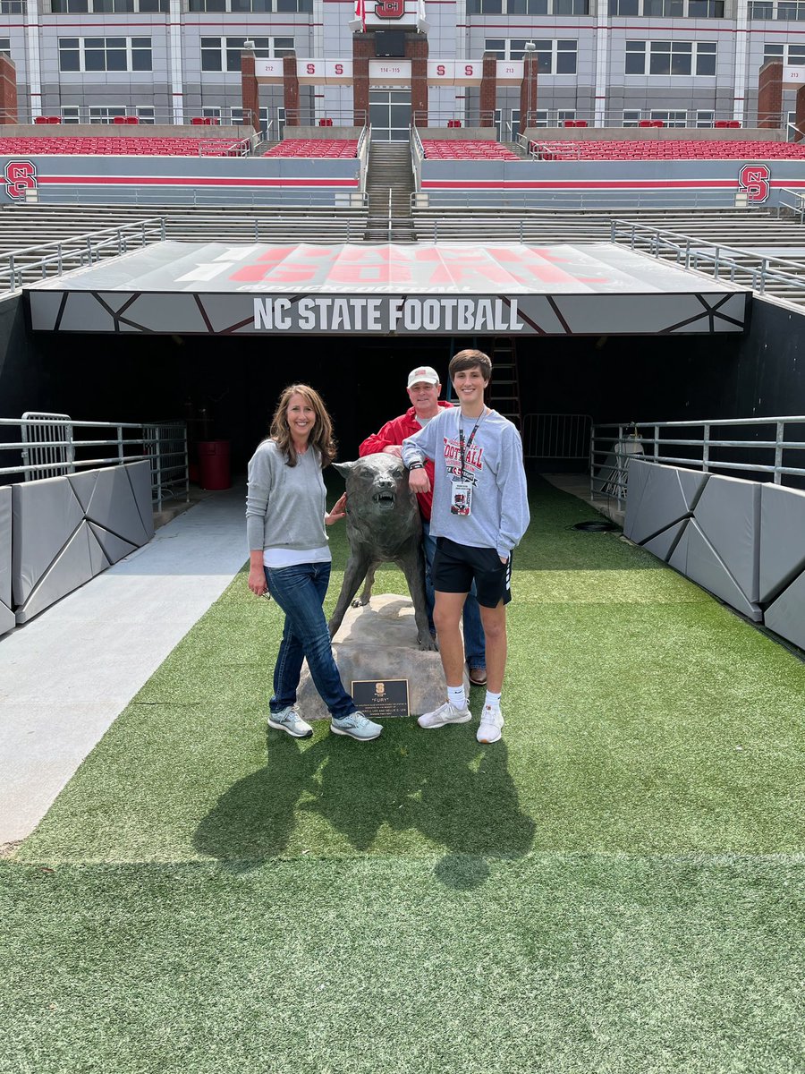 masoneaton__'s tweet photo. Had a great time at NC State today. Big thanks to @CoachJDWhite and @Henry_Trevathan for having me up for  spring practice. @HKA_Tanalski @PackFootball @JohnsCreekHSFB @coachconnell85 https://t.co/kbIFYfiX4A