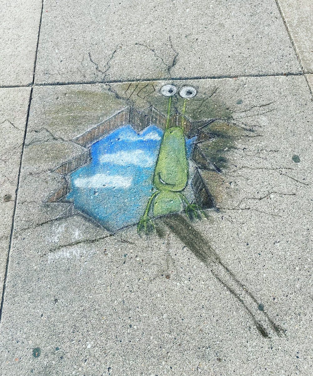 My very first ever sidewalk art #sidewalkart #chalkart #sidewalkchalkart #WomensArt #artistsontwitter #ArtsOfAshes #chalk