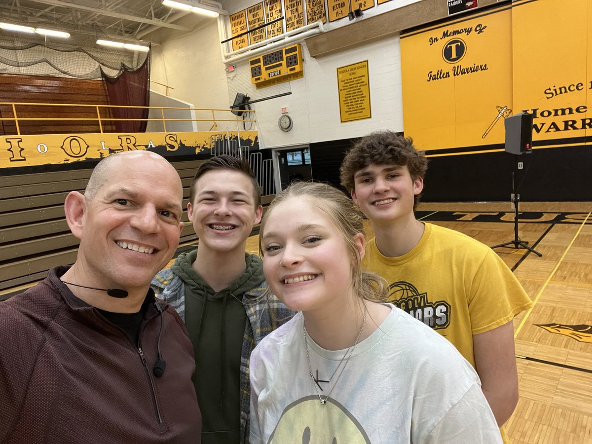 It was great to be back at Tuscola High School (IL)today.  I presented a keynote to the entire student body, a student leadership workshop and a team-building workshop to the entire staff!  Great day, great school district!   #IFeelGreat <a href="/TuscolaCUSD301/">Tuscola CUSD #301</a>