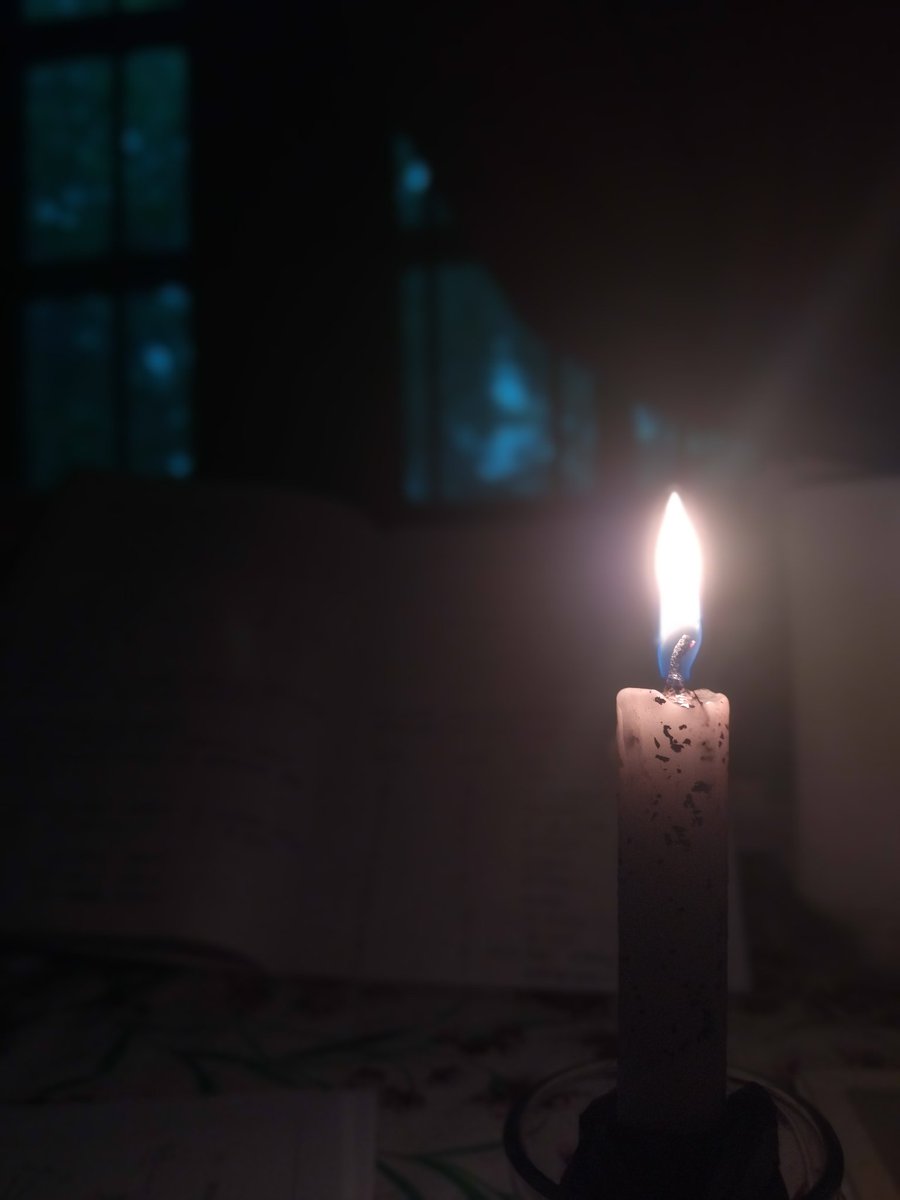 MeeshaDeH's tweet photo. The only thing this government did was, made my room more aesthetic by lighting candles 🤌
#GoHomeRajapakshas #GoHomeGota2022 #GoHomeMahinda #SriLankaEconomicCrisis #SriLankaProtests #giveusourmoneyback #SaveSriLanka #SriLankaCrisis #Srilanka #currentcut #nocurrent https://t.co/7eiz8O6gEB