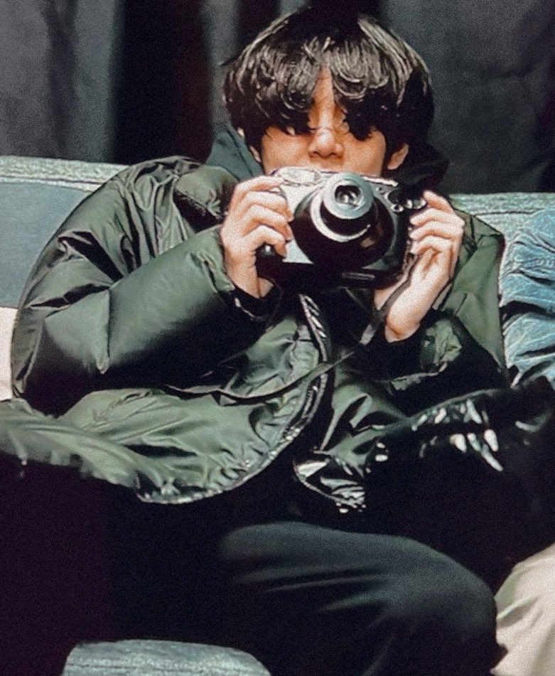 kthprettyhands's tweet photo. “look here”                 “you’re beautiful” https://t.co/deX0nHc1xg