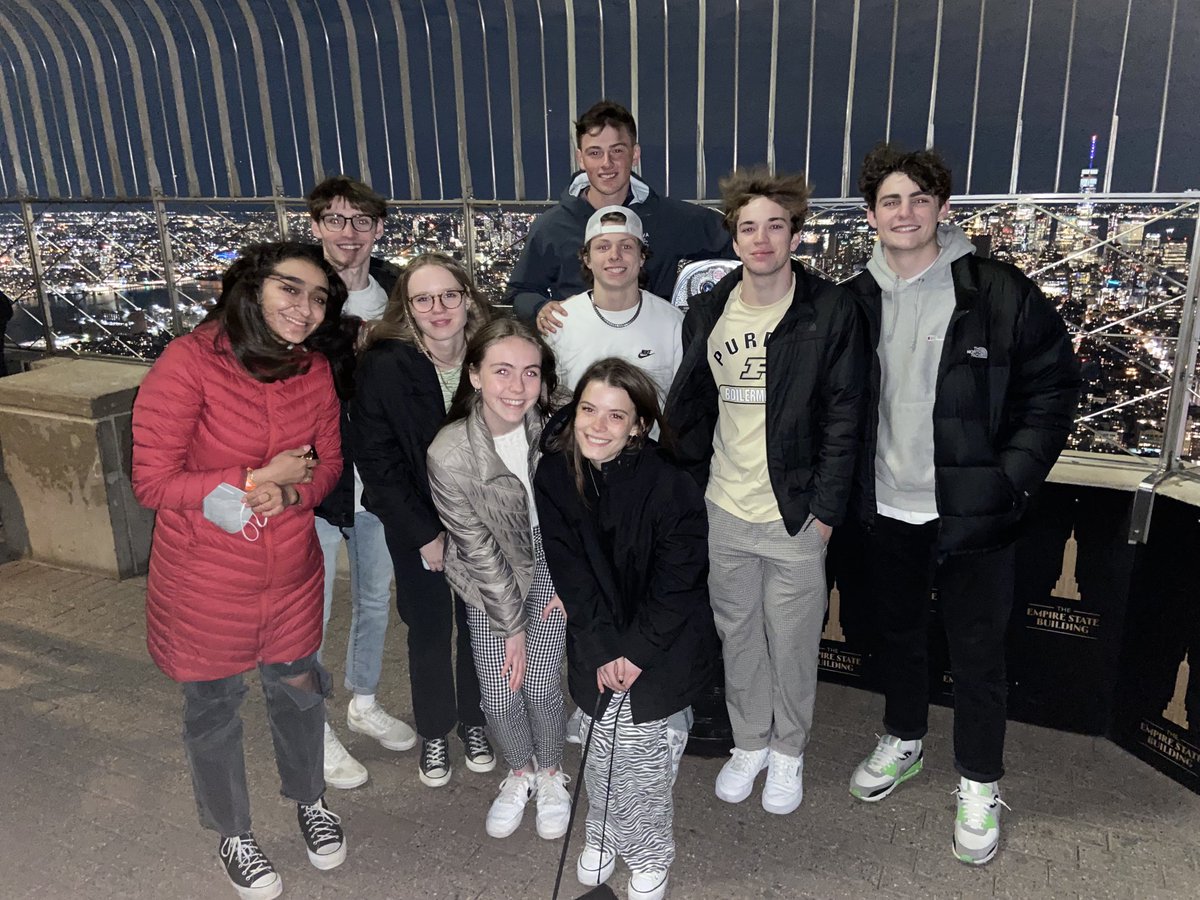 These kids rocked NYC at the VE Youth Business  Summit.  ⁦<a href="/VEInternational/">veinternational</a>⁩ ⁦<a href="/Geneva304/">Geneva CUSD 304</a>⁩ ⁦<a href="/GHS_Geneva/">Geneva High School</a>⁩ #empirestatebuilding #amazingstudents