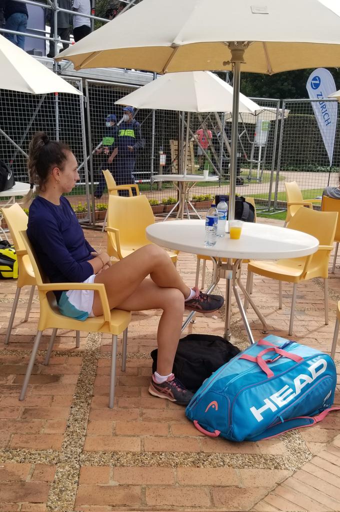 MertovsTDesk's tweet photo. #DialedIn
Minutes before this champ walked on the court and recorded her career-first WTA main draw win, 6-2 7-5 vs #Seguel

Next in the 2nd round --> no. 1 seed #Osorio 

#İpekRocks ♨️♨️ https://t.co/OiksOFv8ad