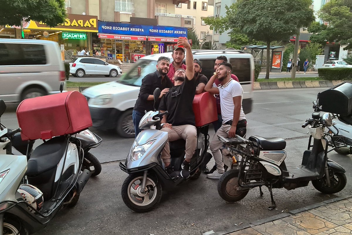 EDMiddleEast's tweet photo. Awesome pics from the @evdayprojects Gaziantep workshop w/ @ifrc by Syrian students in Turkey! One of the world’s oldest cities, there was much to explore! @EDMiddleEast photogs @tasneemalsultan + @TatouK taught w/ @Edmeevanrijn. Support from @RedCrescent @KIZILAYKART @eu_echo https://t.co/NY4zFxnVYz