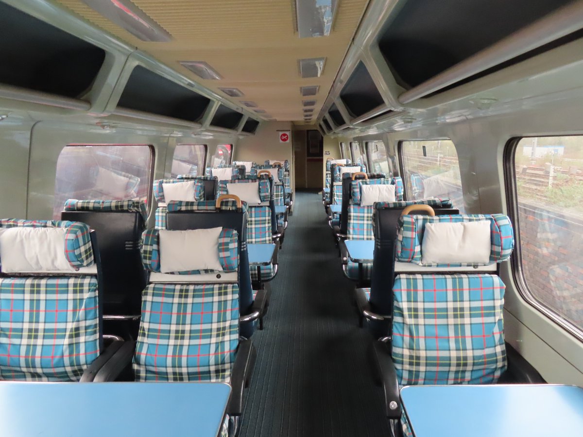 LocoSpottingNW's tweet image. Travel in Style: I would love to travel on a train like this. First and Standard Class accommodation, the (blurred, sadly) buffet car, and the guard's compartment of the Intercity APT set preserved @CreweHC. This is what a train should look and feel like! #Class370 #APT