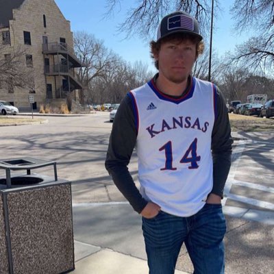 jritter33's tweet photo. #NewProfilePic @Tchvatal11 #RockChalk https://t.co/wESDIVsGwn