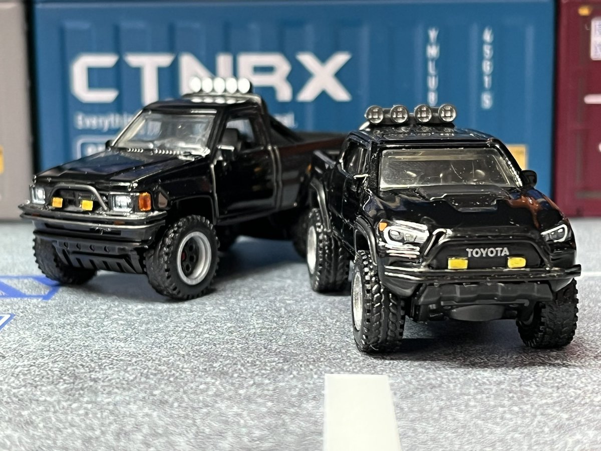 ホットウィール バックトゥザフューチャー トヨタ ハイラックス