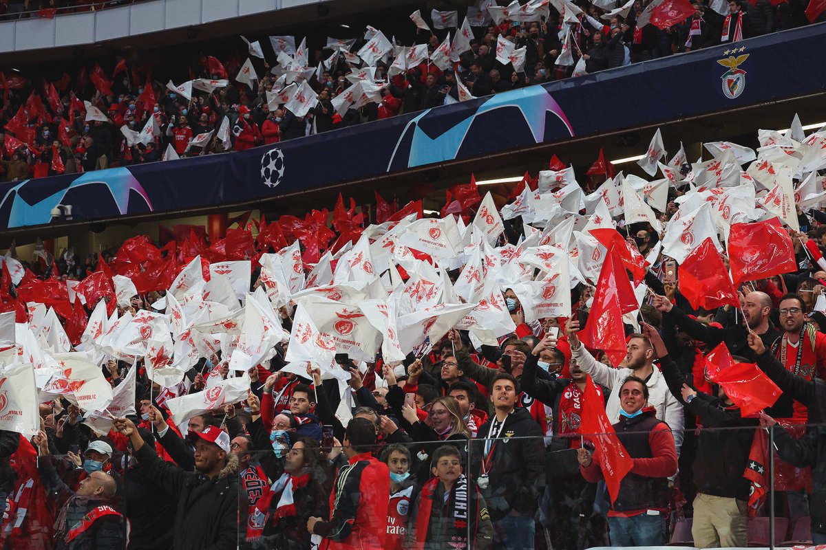 📸 Obrigado aos 59.657 que estiveram connosco ontem no Estádio da Luz! ❤🤍

#SejaOndeFor 

#EPluribusUnum #SLBLIV #UCL