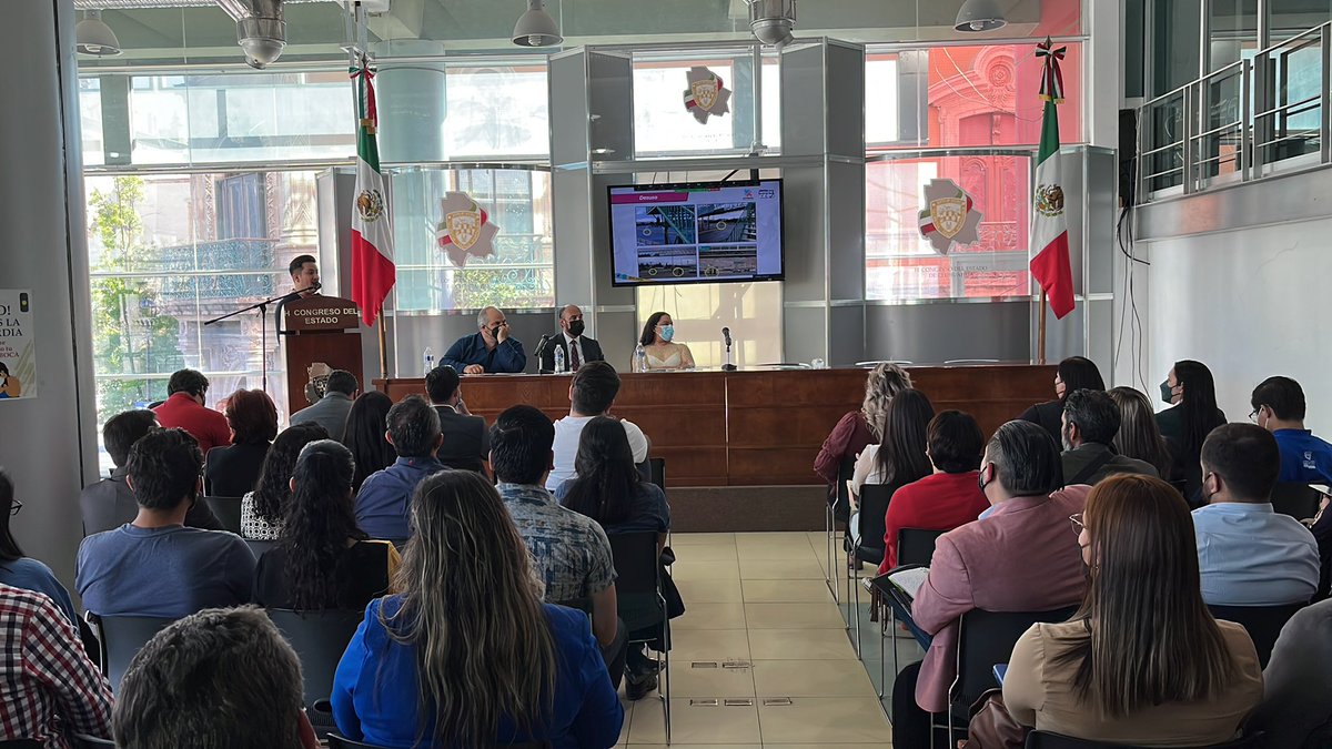 valente_ch's tweet photo. Foro de Movilidad y Derecho a la Ciudad. https://t.co/SjJ9hFuryK