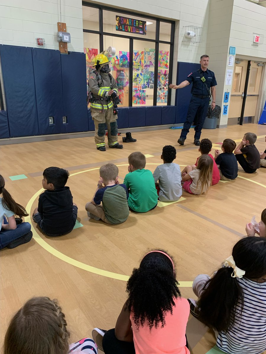 Community helpers stopped by today to visit our kindergartners today!  We love partnering with these hometown heroes!  #JESthisisus <a href="/Jarrell_ISD/">Jarrell ISD</a> <a href="/HicksJISD/">Dr. Toni Hicks</a>