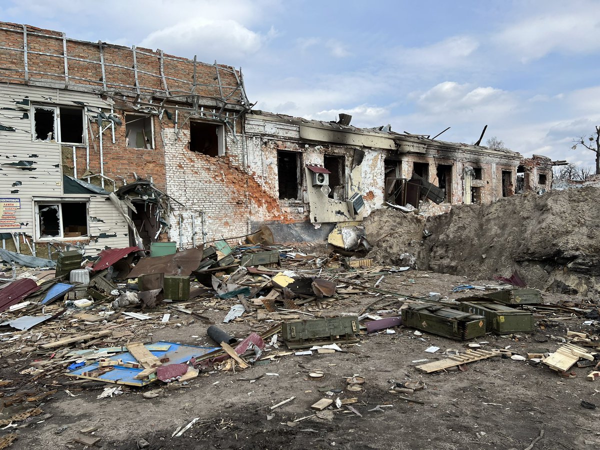 The town of Trostyanets—northwest of Kharkiv—is apocalyptic. Until a few days ago, it was cut off, controlled by Russians. Mayor Yuriy told <a href="/WCKitchen/">World Central Kitchen</a> all food is gone. Unclear how many of 20,000 residents remain, but we saw long lines for aid. No words for the destruction here…