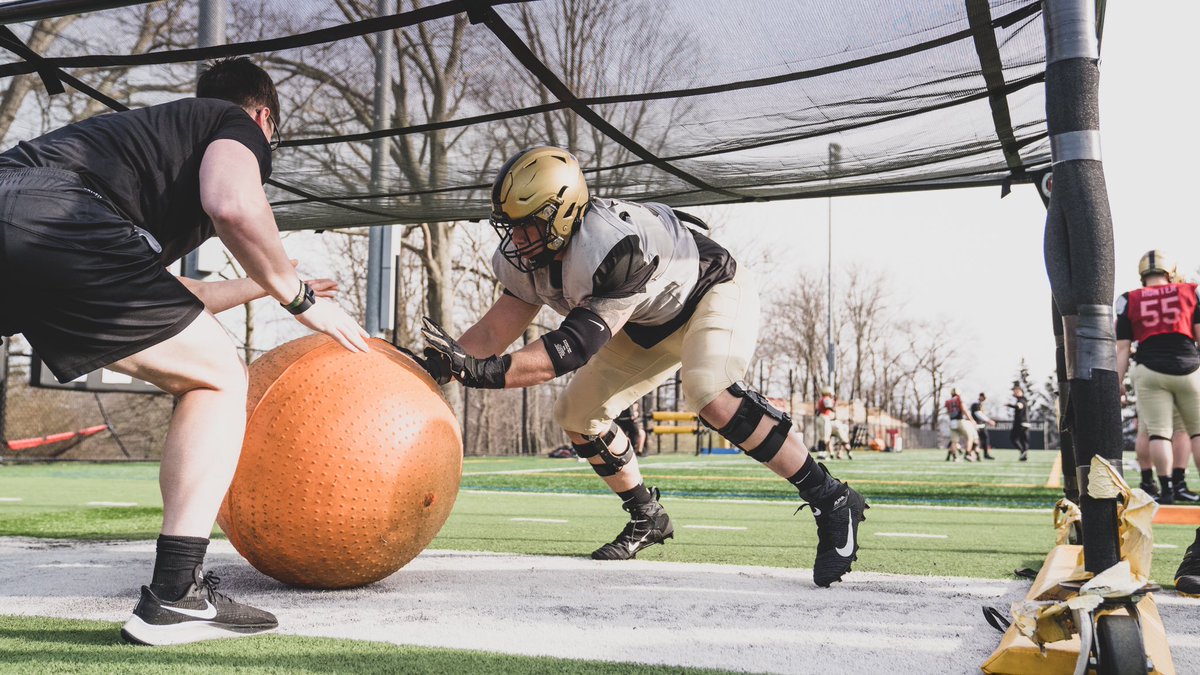 ArmyWP_Football tweet picture