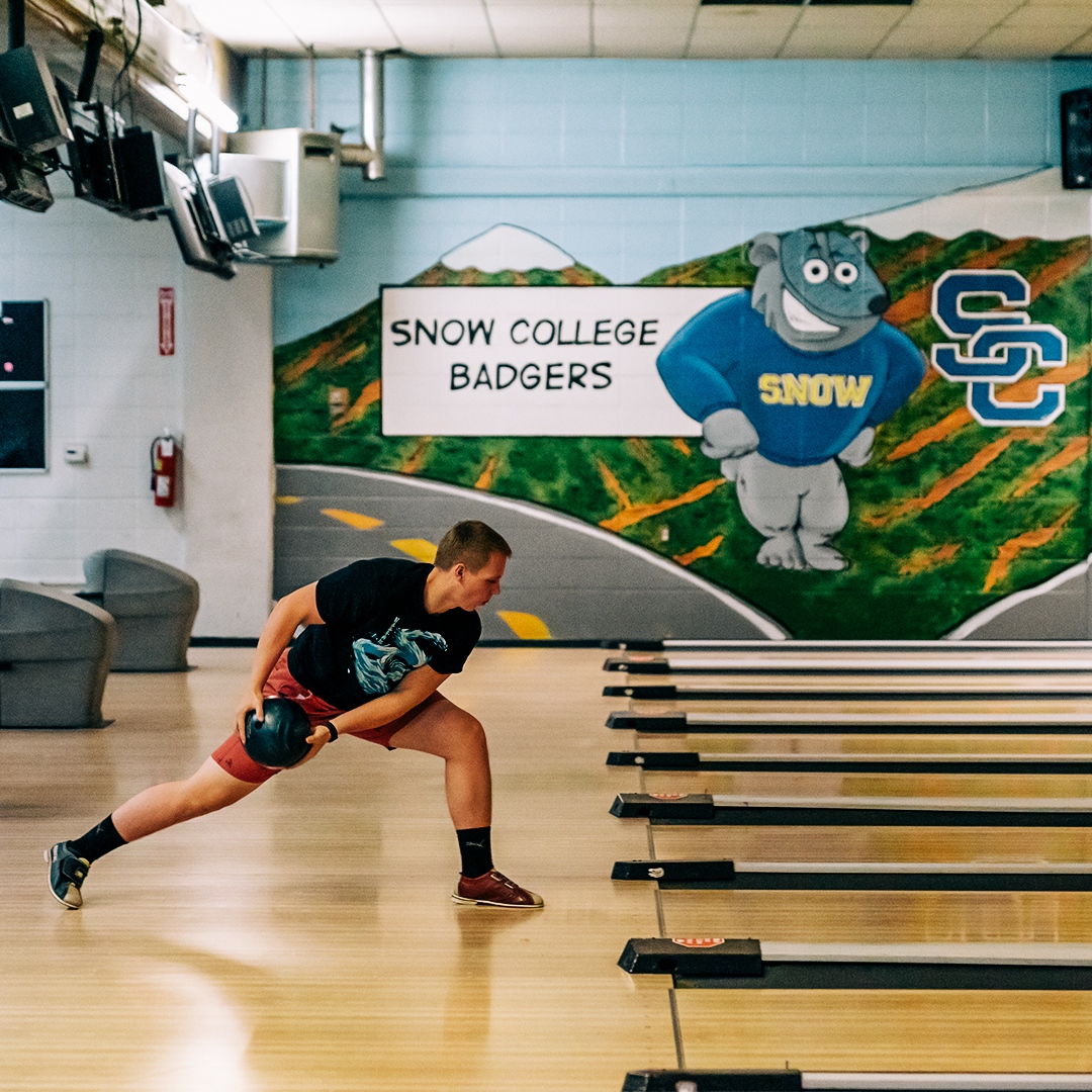 SnowCollege's tweet photo. Did you know that you can take bowling as an elective credit? Well now you do, so go have some fun next semester! 😁

#bowlingisfun #snowcollege #beabadger https://t.co/vijAybJo6L