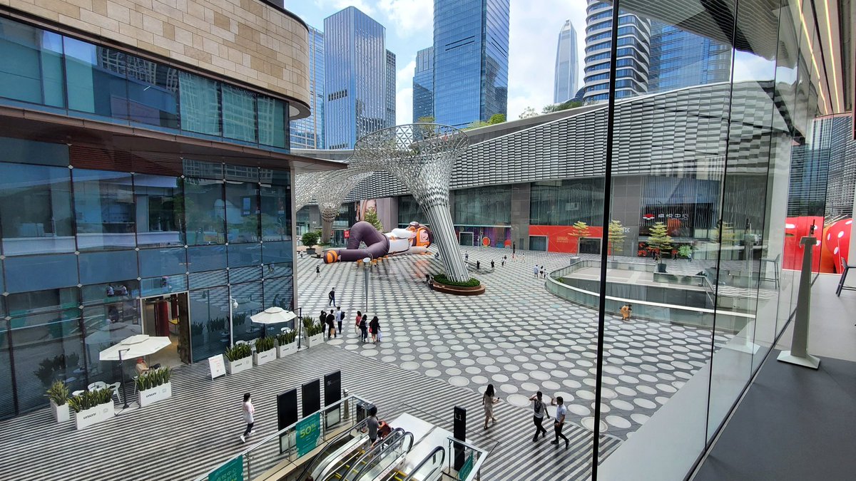 Entry and exit of various public places, public transportation including bus and #metro, etc. in #Shenzhen now must be accompanied by a negative 72-hour nucleic acid test certificate. Previously a negative 48-hour nucleic acid test was needed.