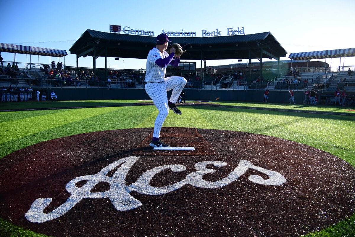UEAthleticsBASE's tweet photo. It's time for first pitch!
⚾ #ForTheAces x #GUAC 🥑 https://t.co/IoEA4NUW0v