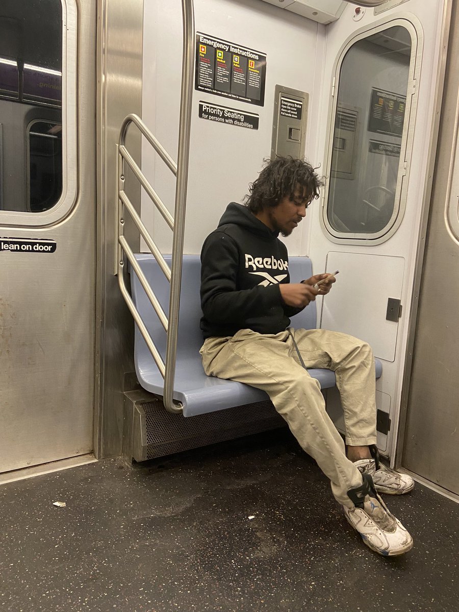 Rizauri's tweet photo. @Post_No_Fills @NYCMayorsOffice When this are going to stop , https://t.co/LpyRhmwWRk