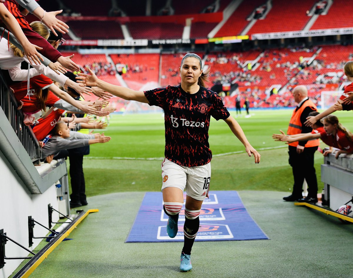 Happy 2️⃣4️⃣th Birthday Signe Bruun! #mufc