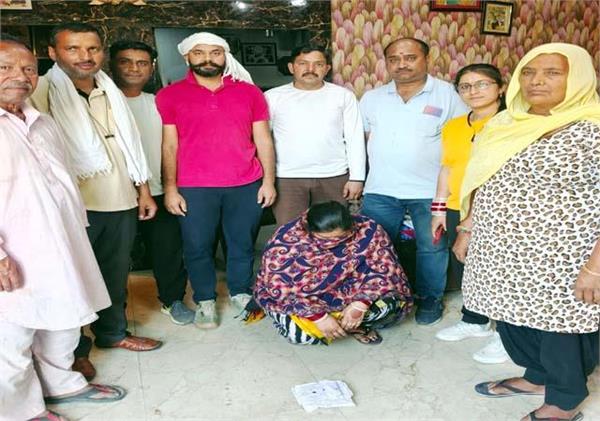 punjabkesari's tweet photo. छन्नी गांव में पुलिस की दबिश, महिला से चिट्टा व नकद राशि बरामद
https://t.co/gjJZWrkSVM
#KangraHindiNews #Damtal #ChanniVillage #Woman #Heroin #Police #Arrest #HimachalPradeshHindiNews #KangraLocalHindiNews #K https://t.co/6VENhOdSrZ