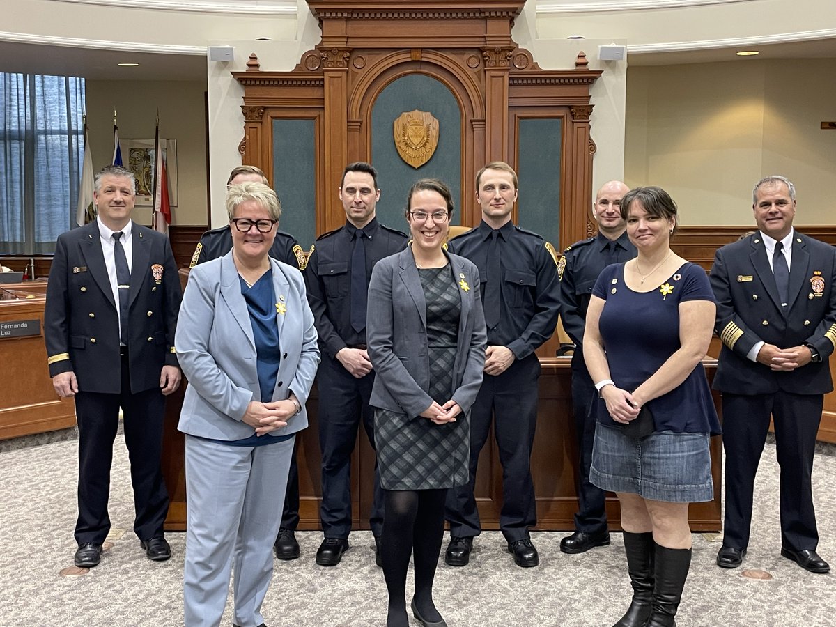 Le conseil municipal de Sherbrooke a rendu hommage ce soir aux pompiers qui sont intervenus lors de l'explosion du Centre de valorisation de l'aliment et lors de l'accident à l'usine Domtar. #rces