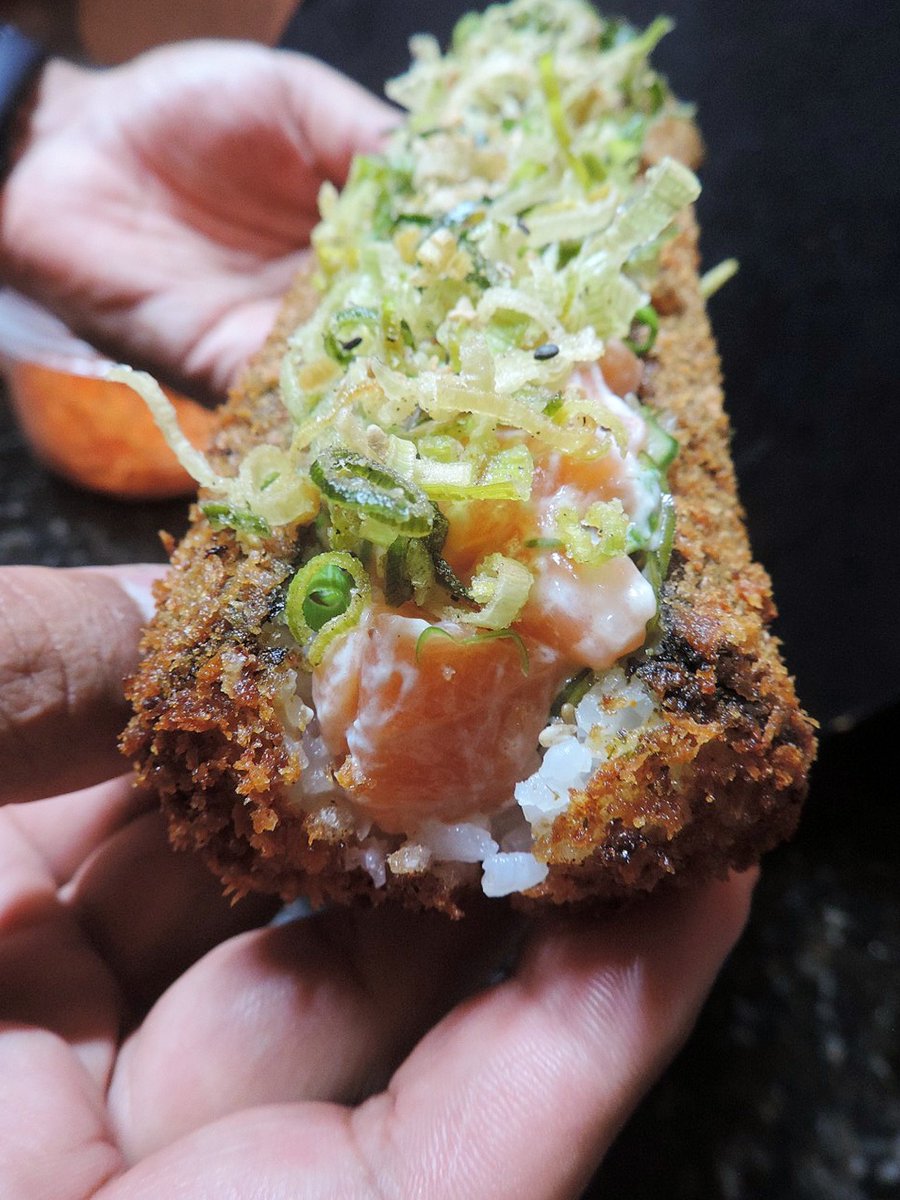 uailelele's tweet photo. oioi pessoas de contagem y região 
o @rashsushi é um restaurante japonês que tem as peças fresquinhas, tudo feito na hora, peixe fresco que o @andrem_deko mesmo limpa com todo cuidado!
QUEM AMA UM JAPA EU GARANTO QUE NAO DECEPCIONA
✨ ajudem os independentes ✨ https://t.co/Y6PGfyi8db