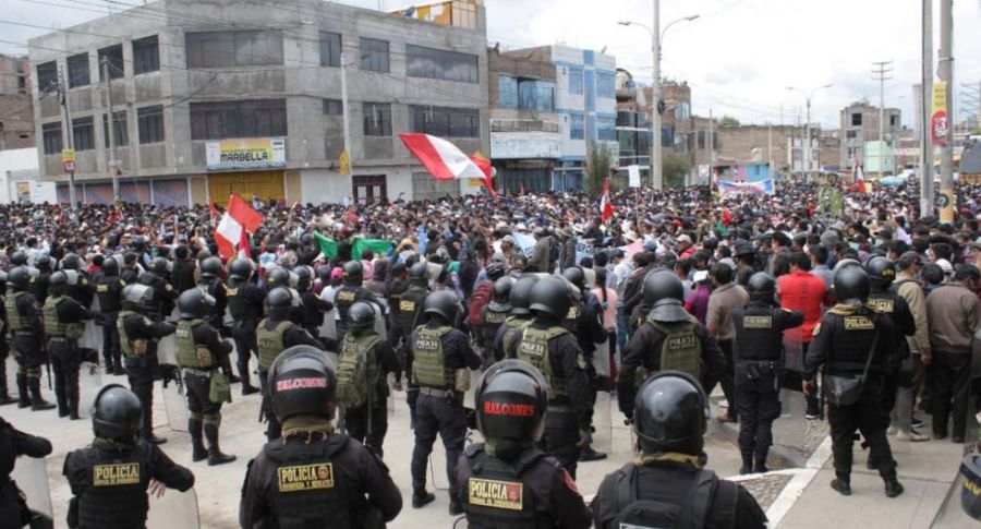 jornaland's tweet photo. Peru: Greve geral paralisa todo o país contra crise e governo reacionário

Leia em: https://t.co/UVNZvxiRBC

#Peru #Lima #GreveGeral #Castillo #ToquedeRecolher https://t.co/HIwcVo5Q8q